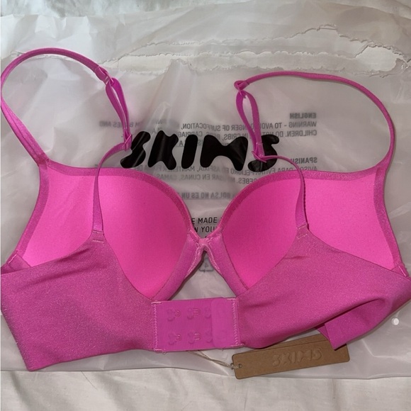 Skims Ultimate Bra - Picture 3 of 3